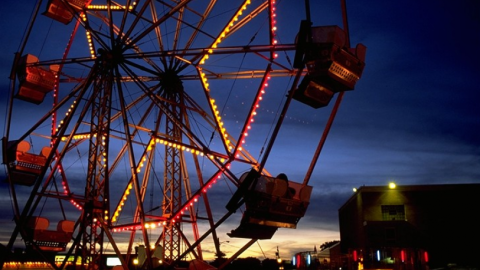 Ferris wheel lit up in the night sky